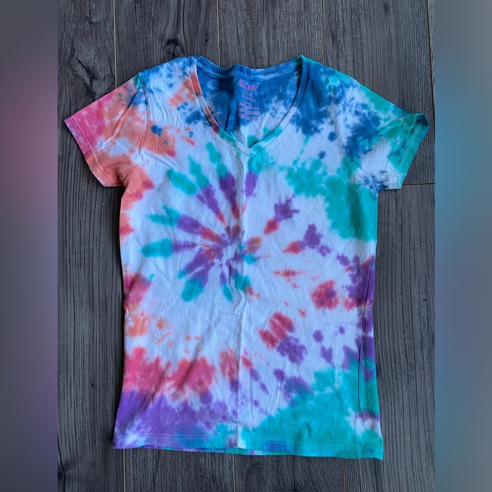 3/$30 Gildan v neck tie dye T-shirt